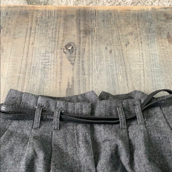 SHORTS - Picture 2 of 4